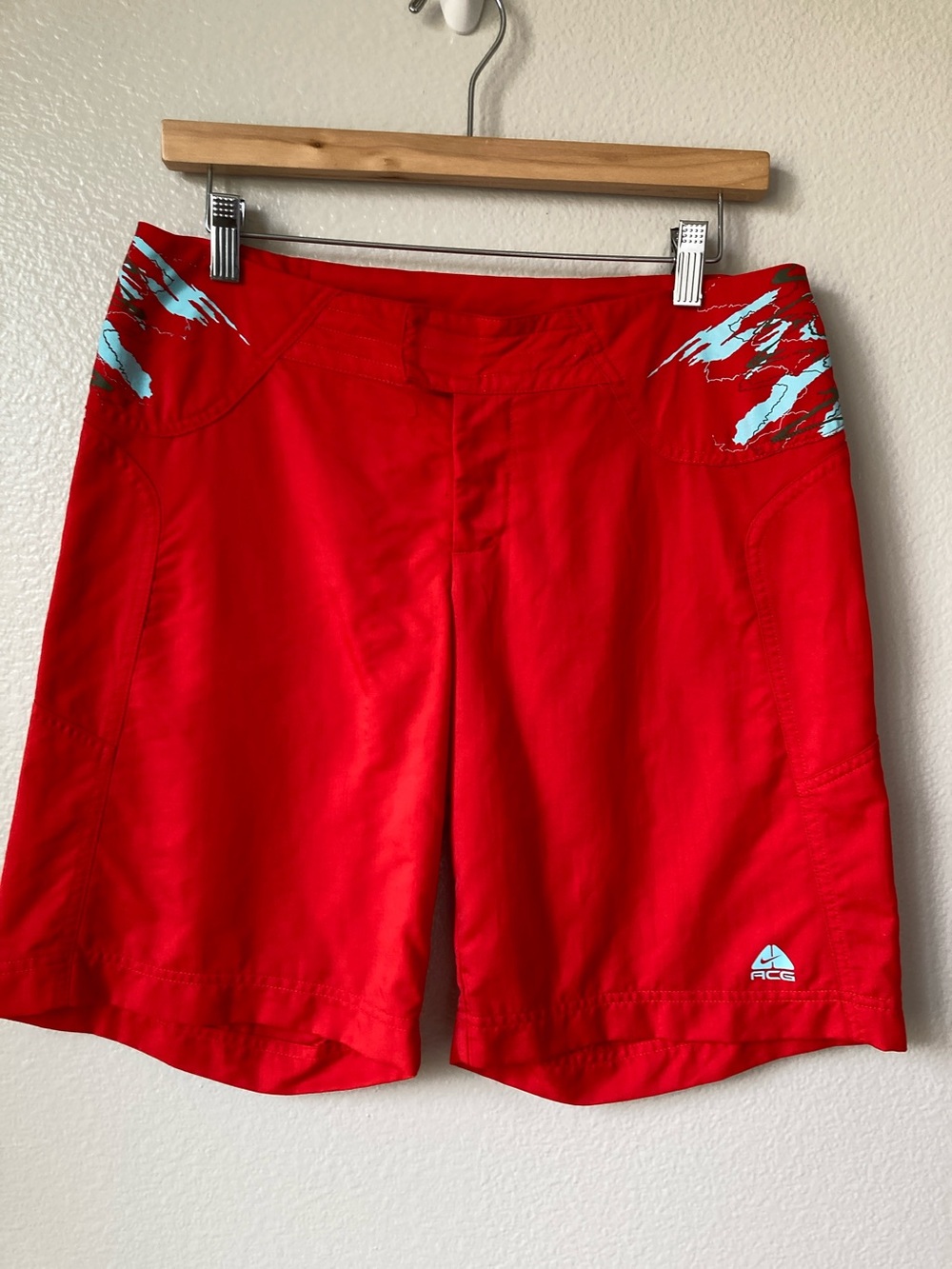 Nike ACG vintage shorts abstract graphic sz 8 M